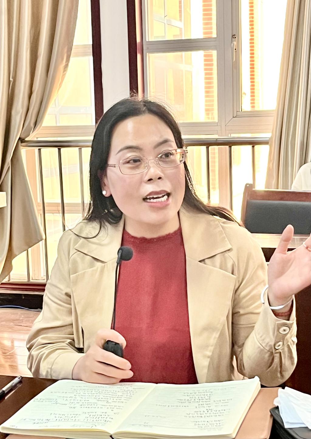 (图3 毛院长发言) (图3 毛院长发言)